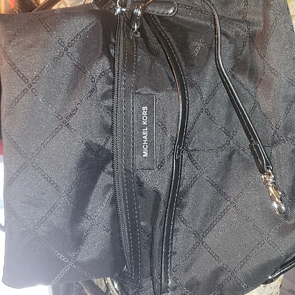 Michael Kors Raven Tote - Picture 4 of 8